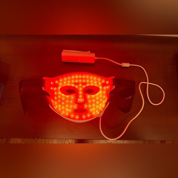 CurrentBody Skin Red Light Therapy Mask (Series 2) - Picture 8 of 12